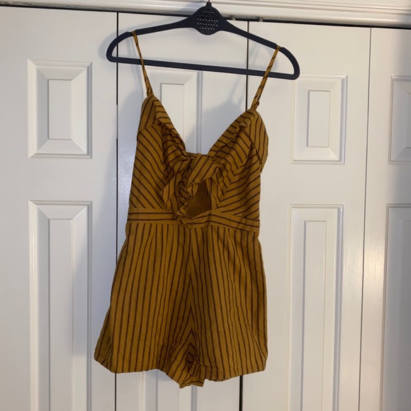 Keyhole Romper - Picture 5 of 5